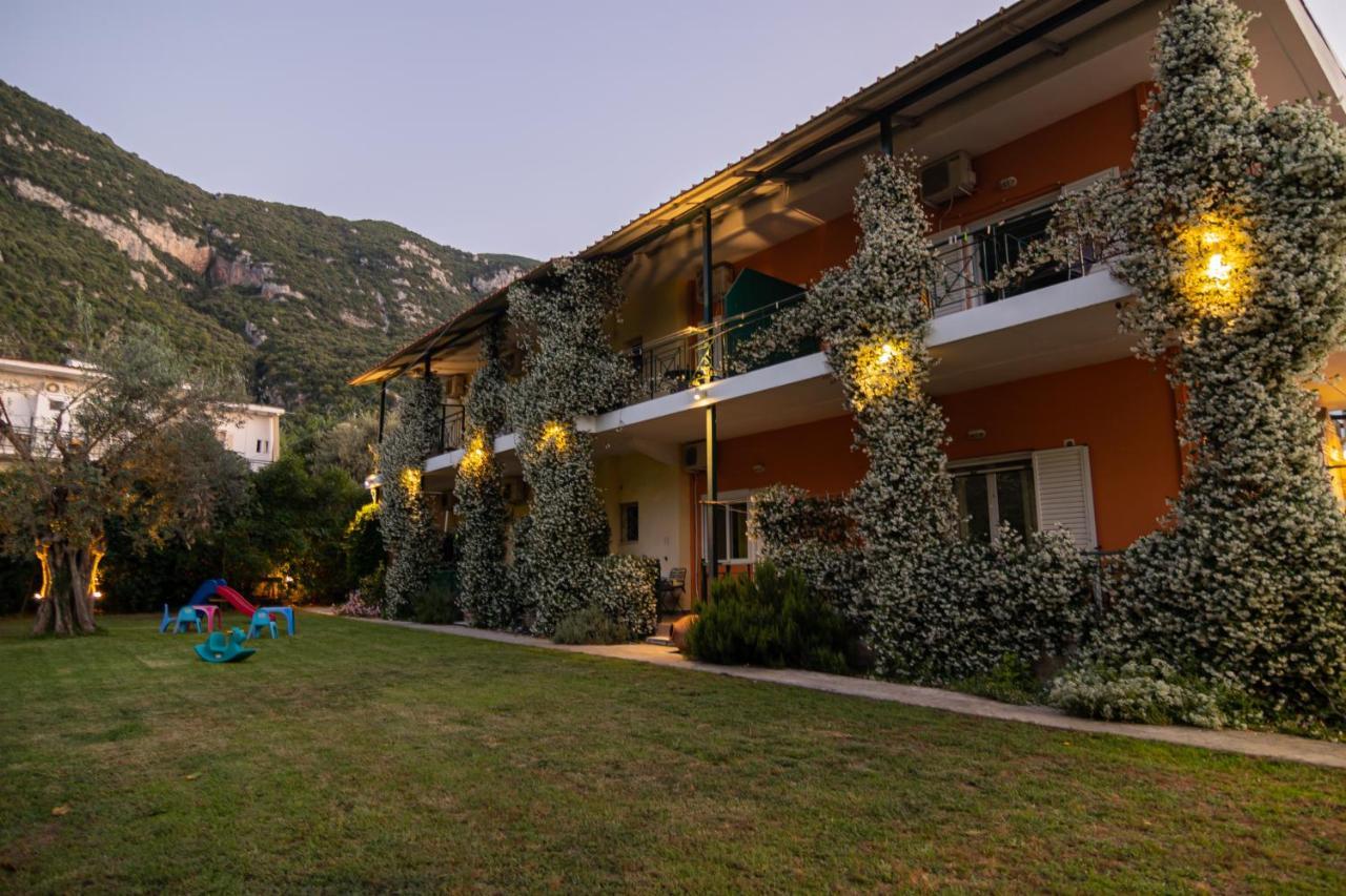 Tsertos Apartments Kamena Vourla Exterior photo