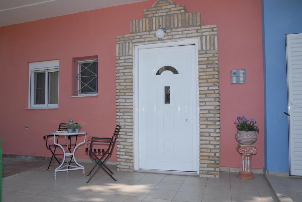 Tsertos Apartments Kamena Vourla Exterior photo