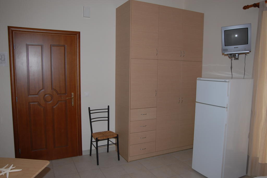 Tsertos Apartments Kamena Vourla Exterior photo
